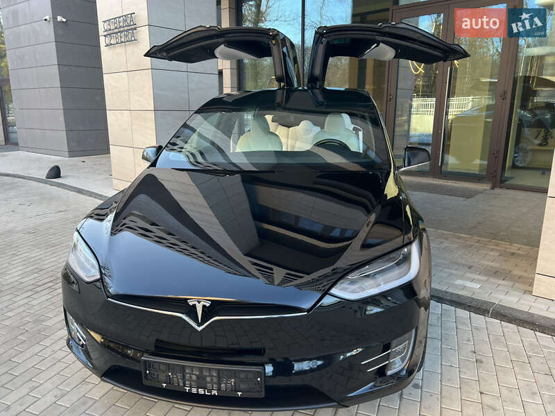Tesla Model x (2020)