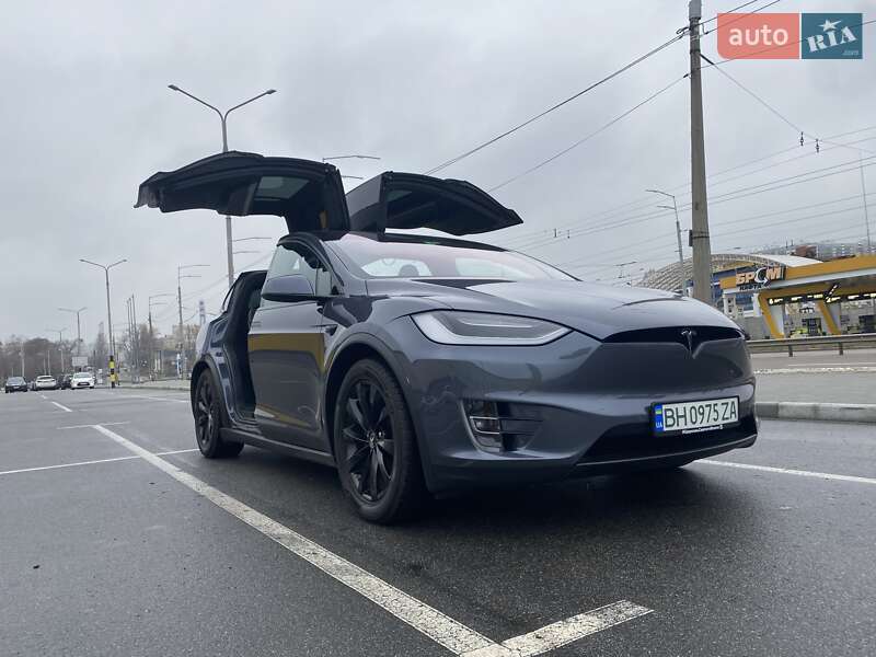 Tesla Model x (2020)
