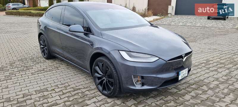 Tesla Model x (2020)