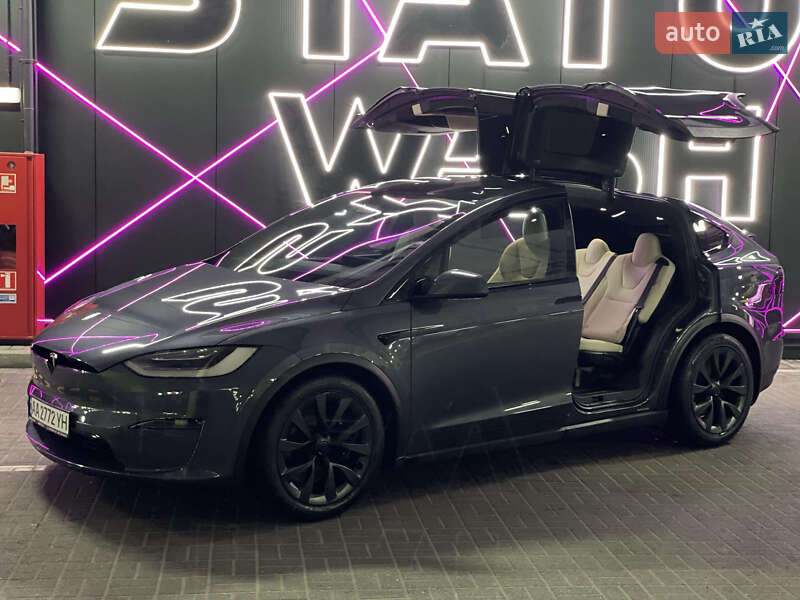Tesla Model x (2023)
