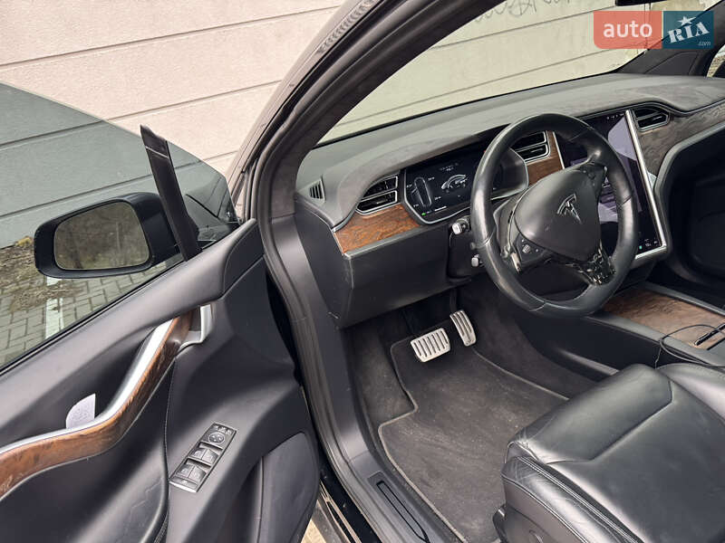Tesla Model x (2017)