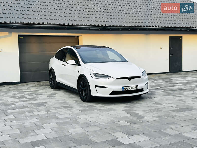 Tesla Model x (2023)