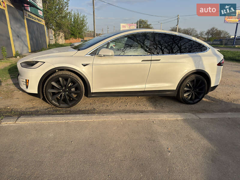 Tesla Model x (2019)