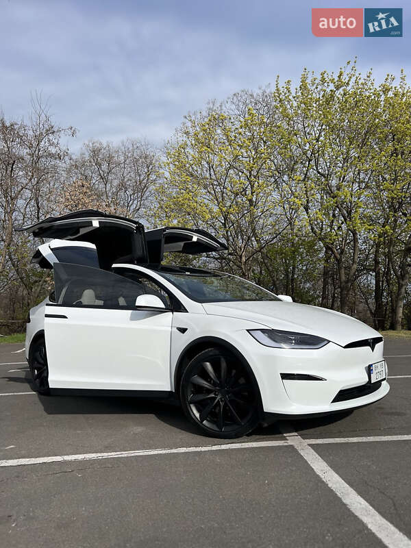 Tesla Model x (2023)
