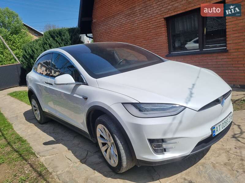 Tesla Model x (2020)