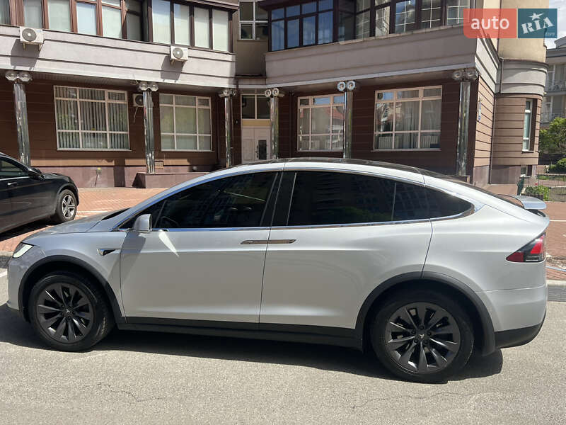 Tesla Model x (2018)