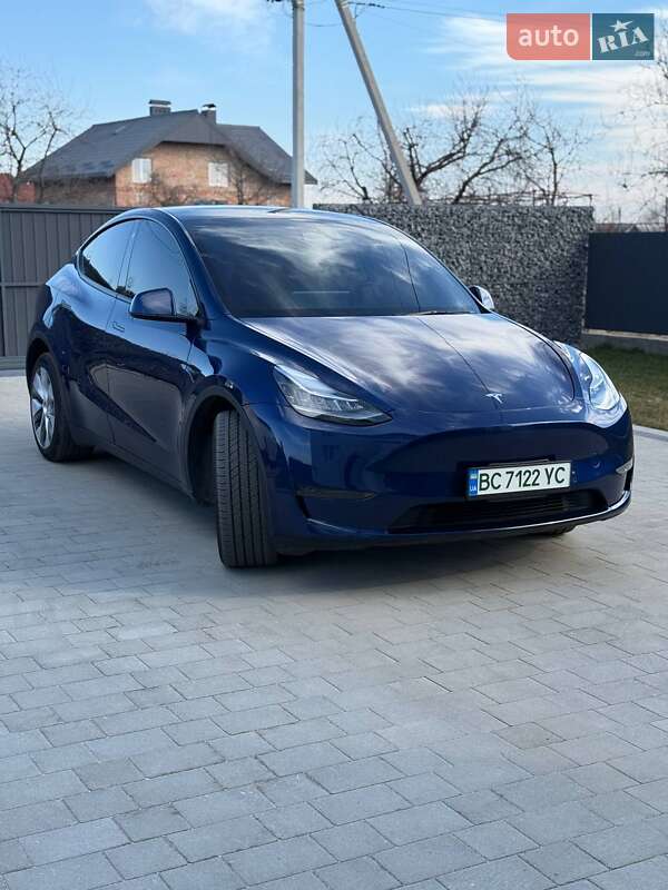 Tesla Model y (2022)