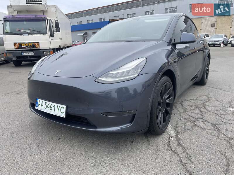 Tesla Model y (2020)