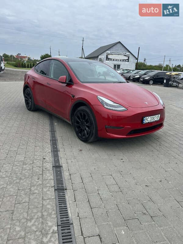 Tesla Model y (2021)