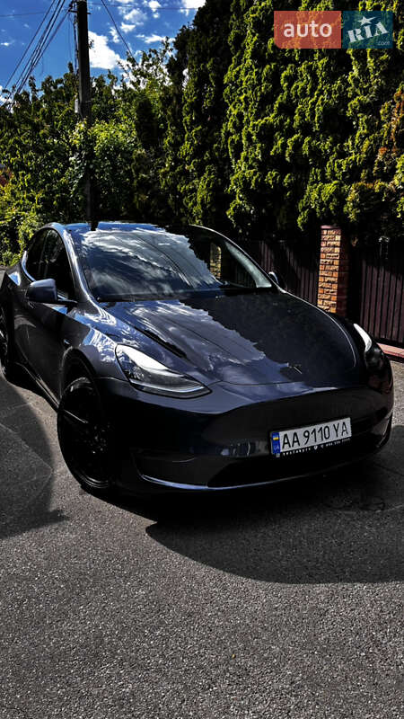 Tesla Model y (2020)