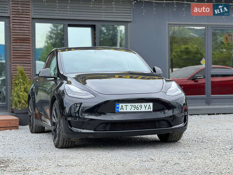 Tesla Model y (2021)