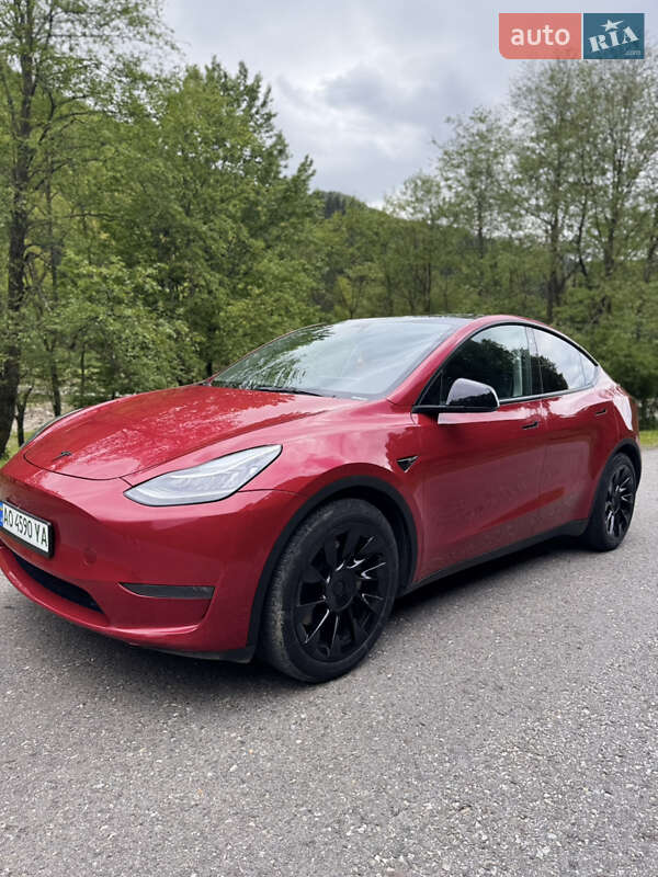 Tesla Model y (2023)