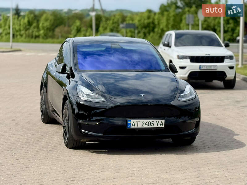 Tesla Model y (2022)