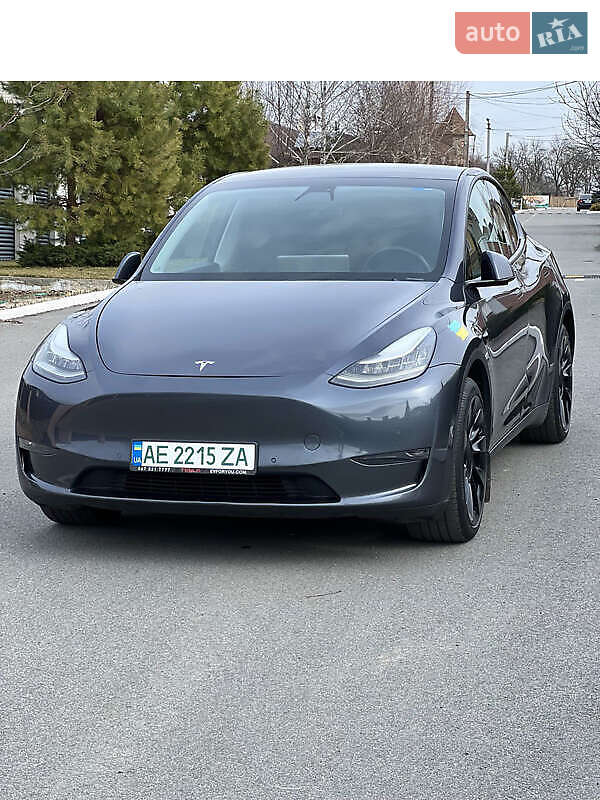 Tesla Model y (2020)