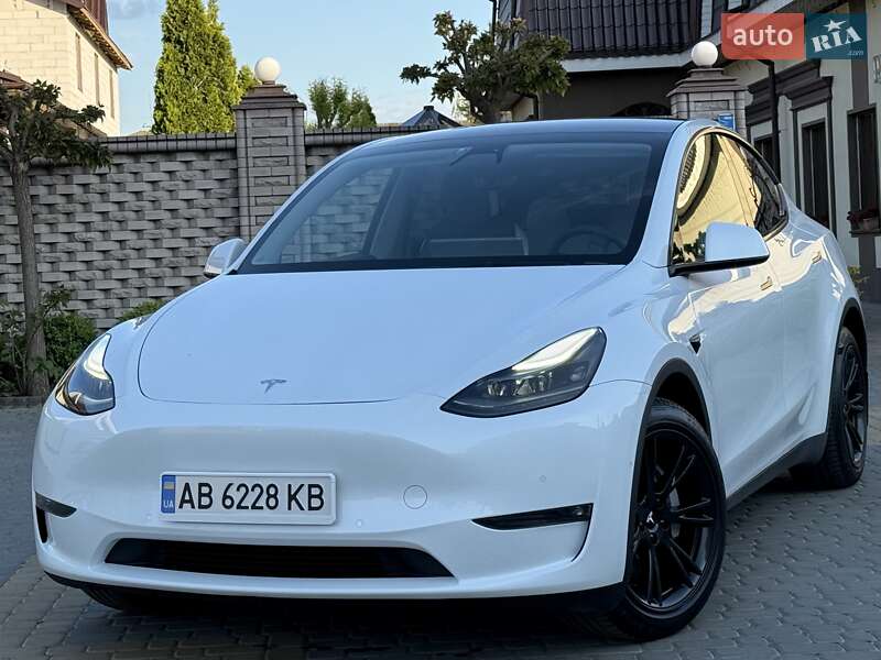 Tesla Model y (2021)