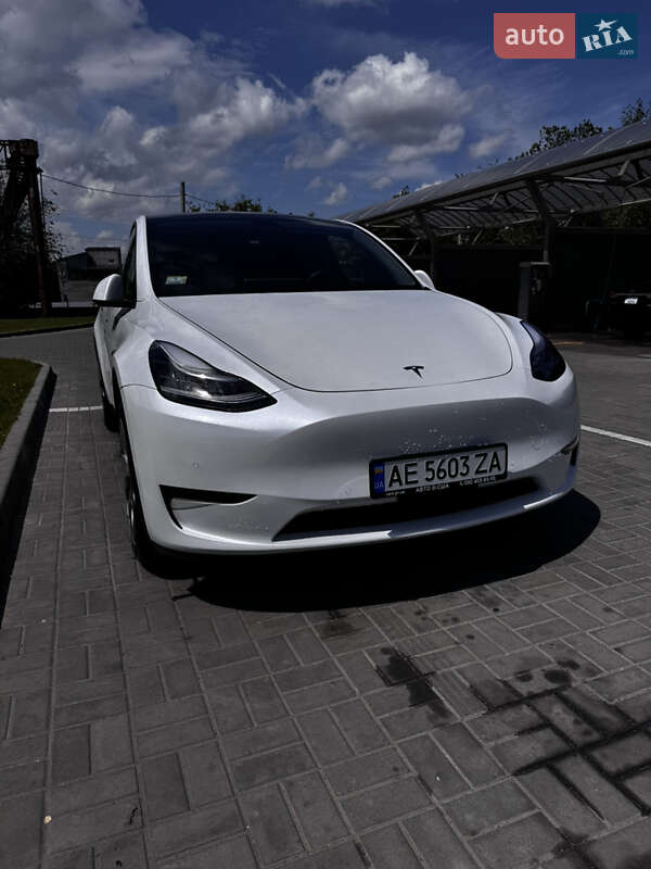 Tesla Model y (2020)