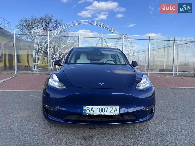 Tesla Model y (2021)