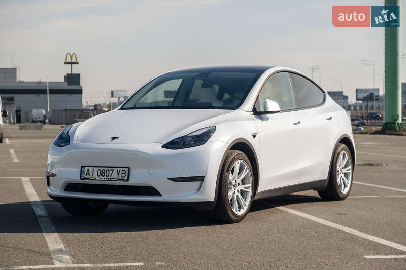 Tesla Model y (2021)