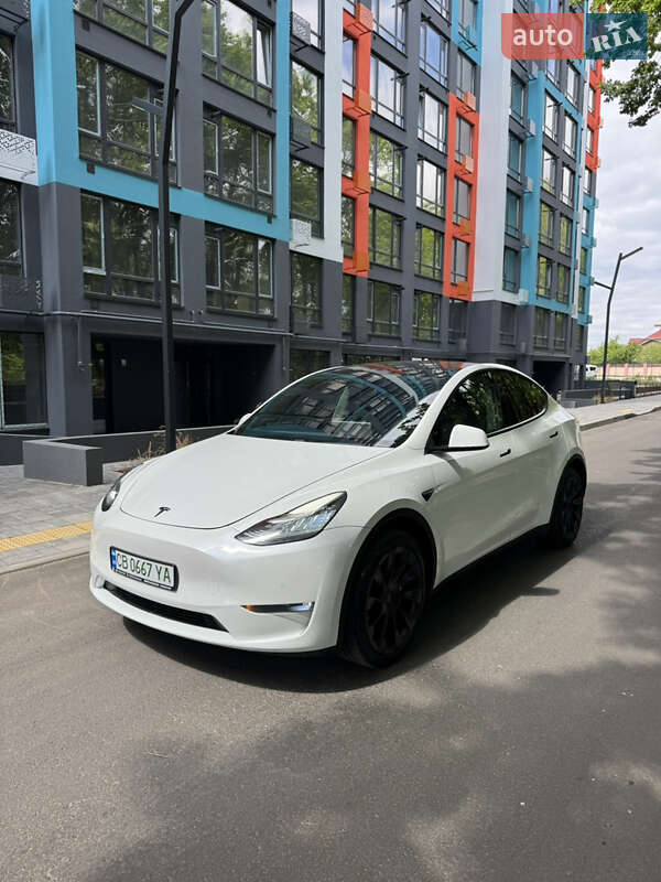 Tesla Model y (2020)