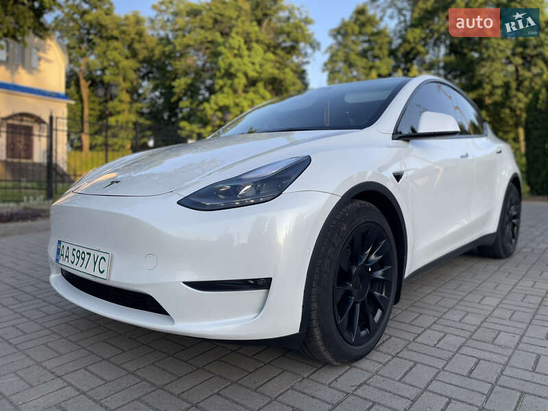 Tesla Model y (2022)