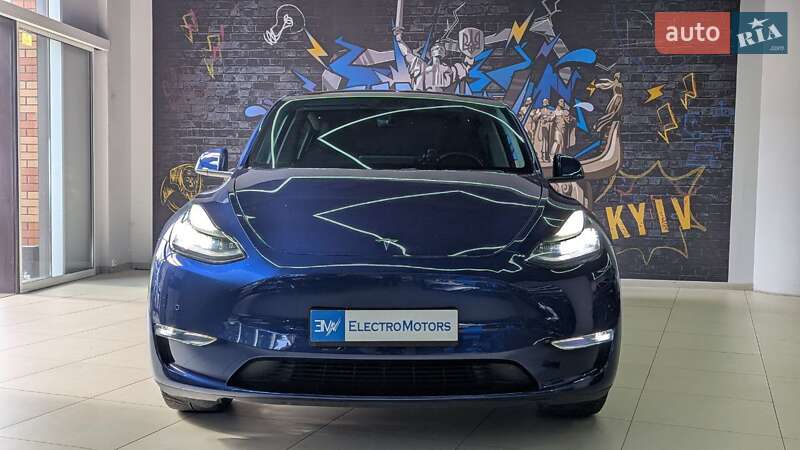 Tesla Model y (2020)