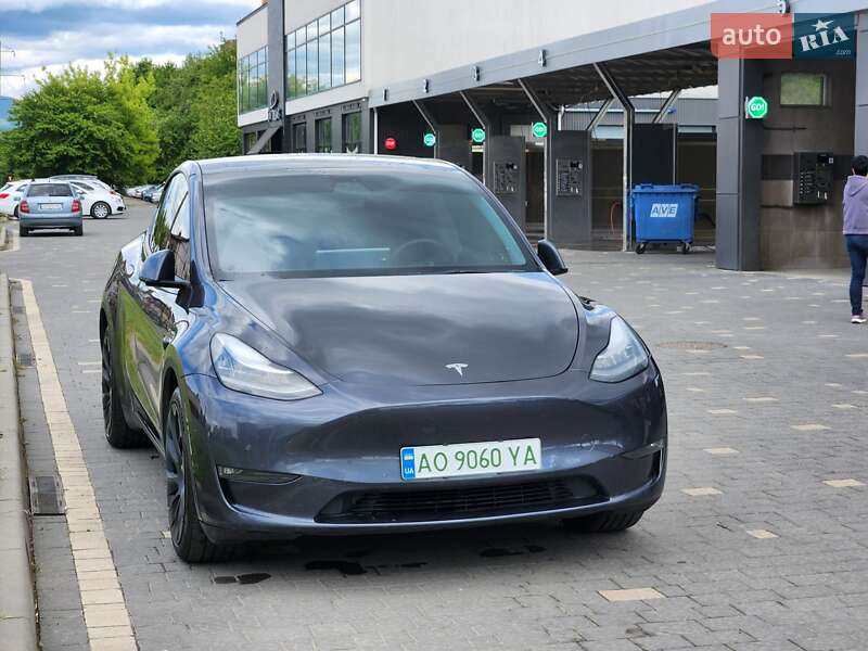 Tesla Model y (2021)