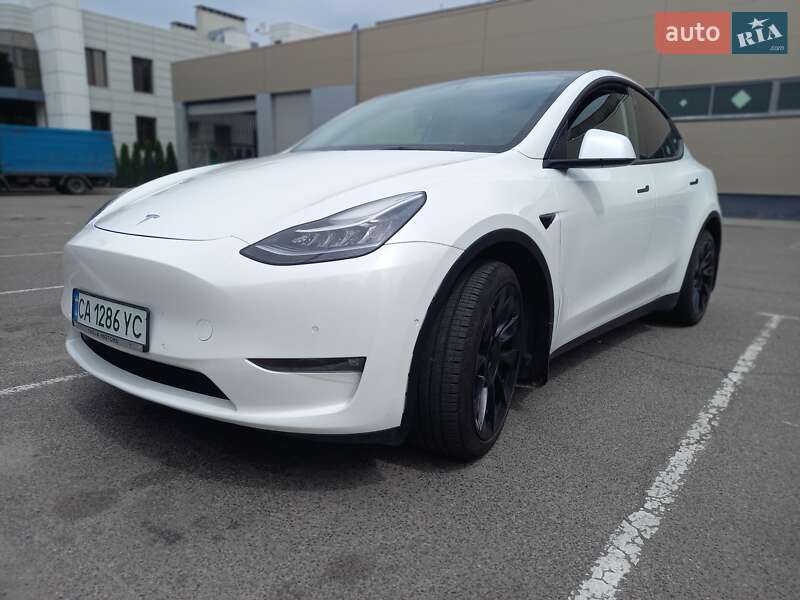 Tesla Model y (2021)