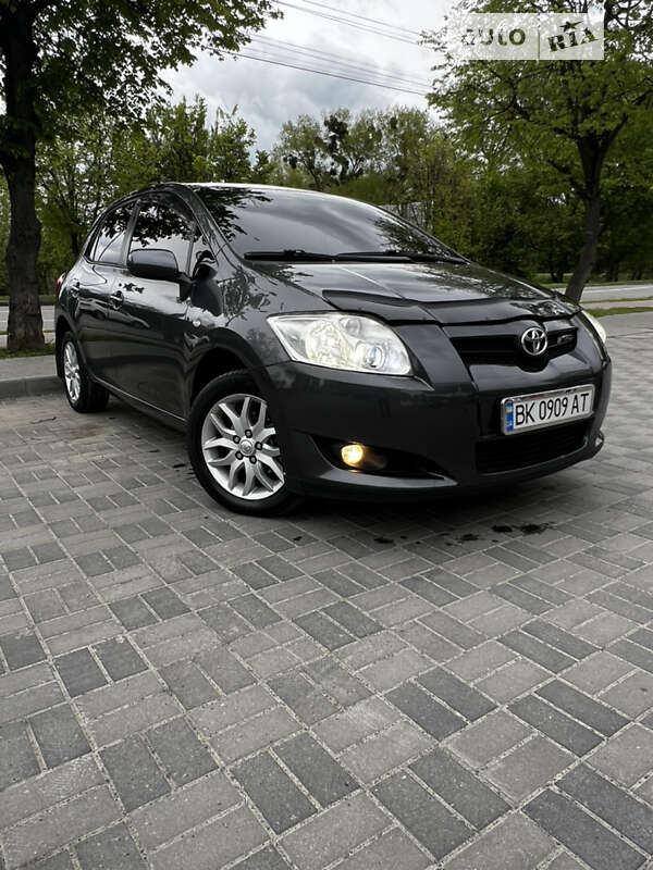 Toyota Auris (2008)