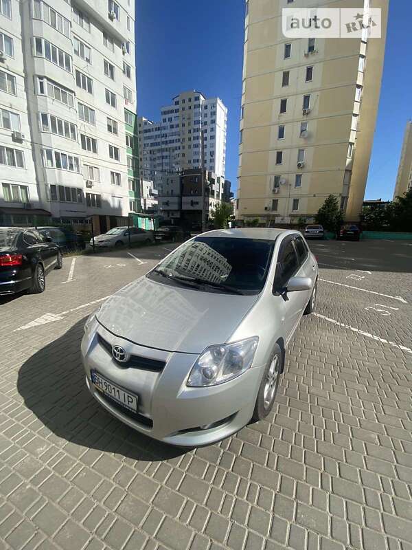 Toyota Auris (2007)