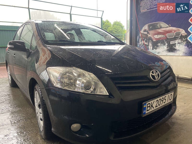 Toyota Auris (2010)