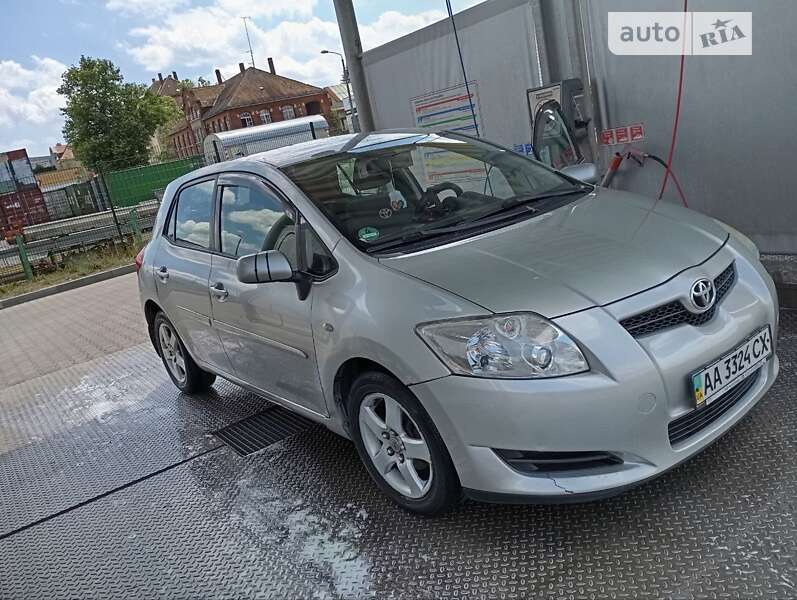 Toyota Auris (2007)