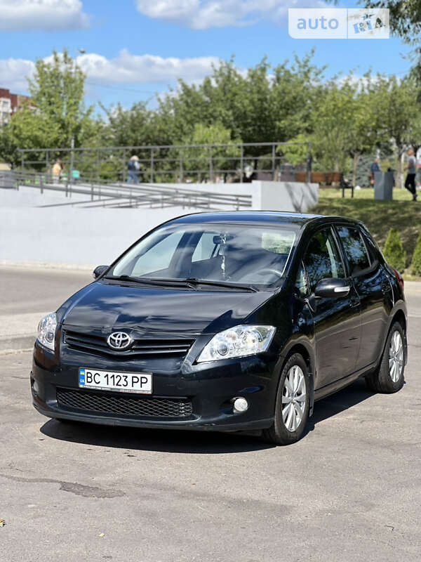 Toyota Auris (2011)