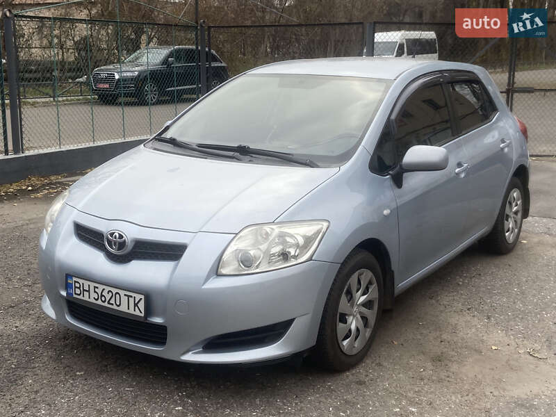 Toyota Auris (2009)