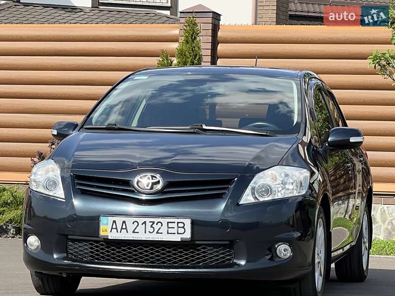 Toyota Auris (2011)
