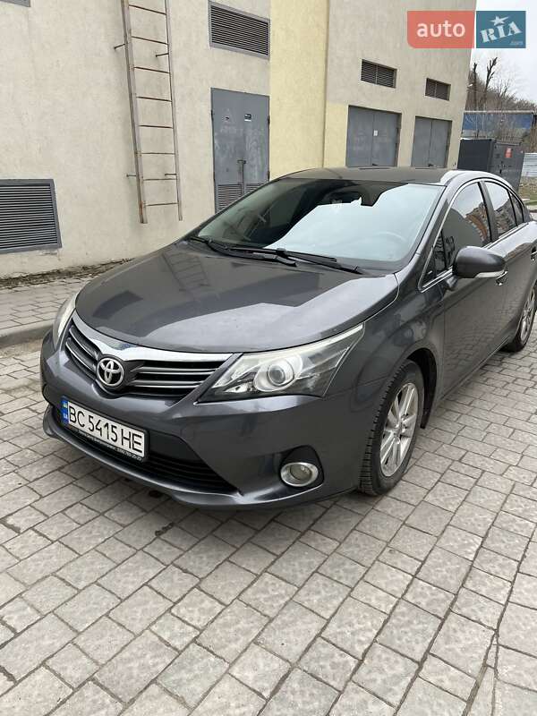 Toyota Avensis (2012)