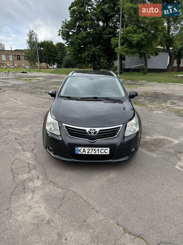 Toyota Avensis (2010)