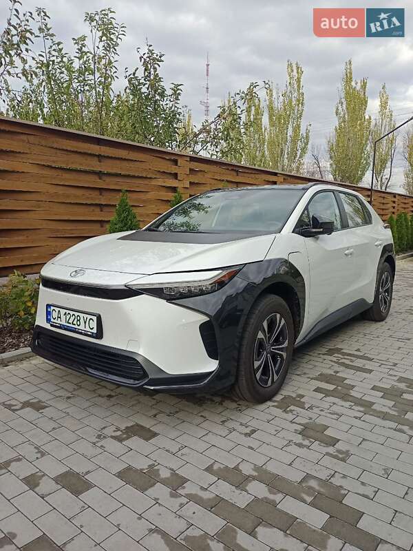 Toyota Bz4x (2022)