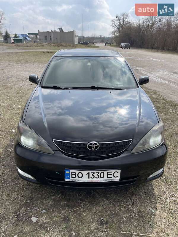 Toyota Camry (2004)