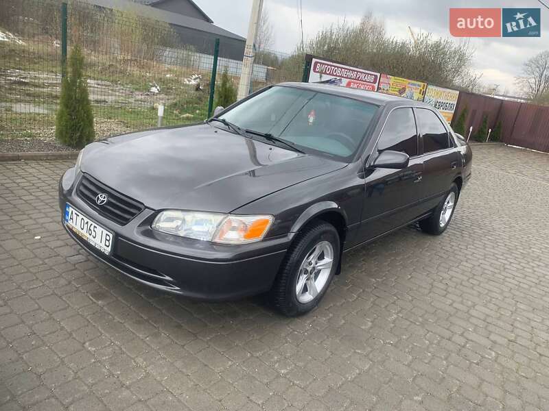 Toyota Camry (2000)