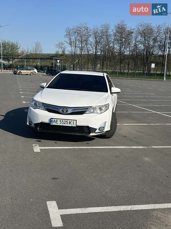 Toyota Camry (2015)