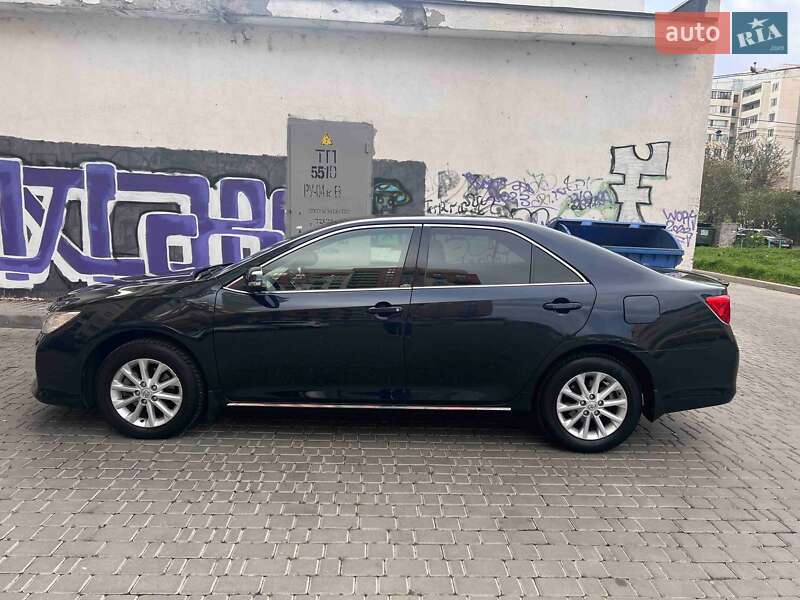Toyota Camry (2014)
