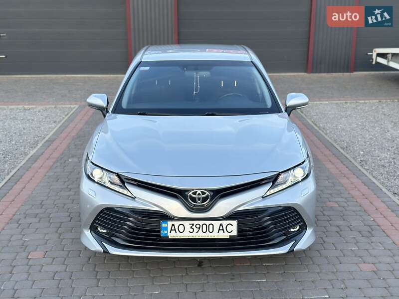Toyota Camry (2020)