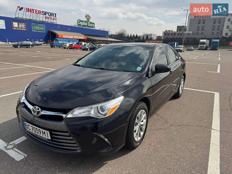Toyota Camry (2016)