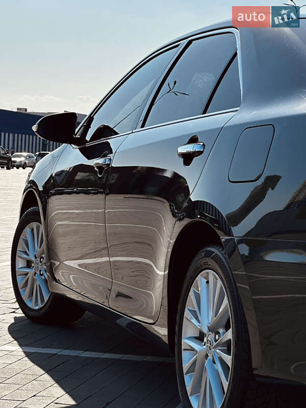 Toyota Camry (2015)