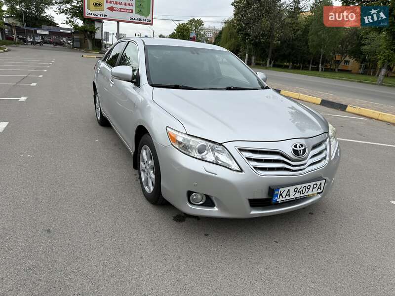 Toyota Camry (2010)