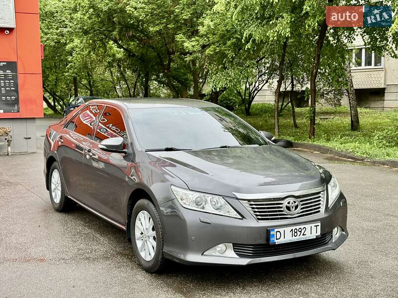 Toyota Camry (2012)