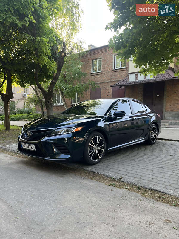 Toyota Camry (2020)