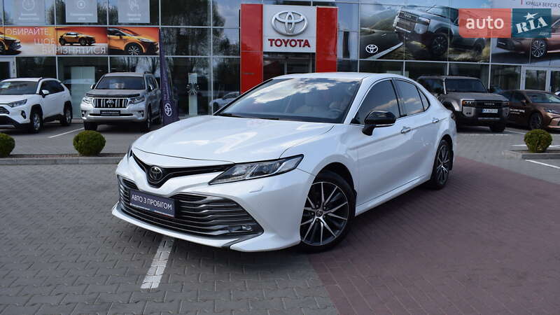 Toyota Camry (2020)