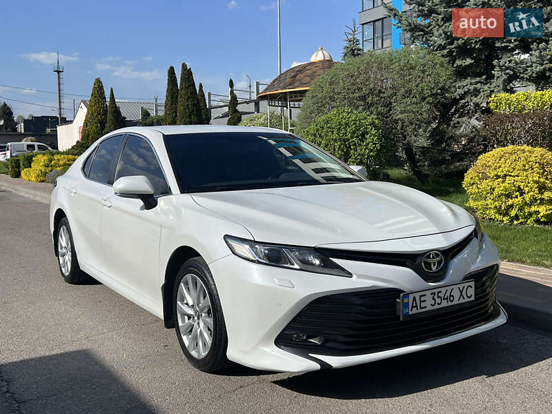 Toyota Camry (2019)