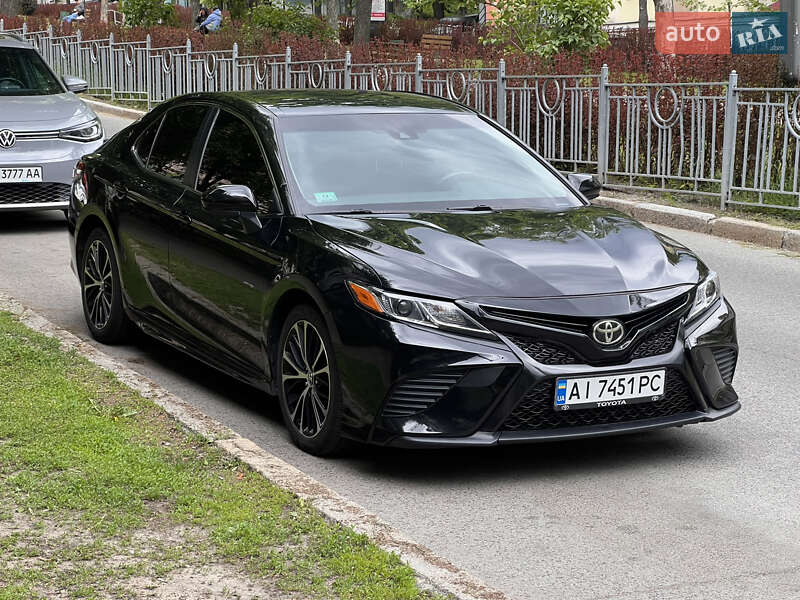 Toyota Camry (2017)